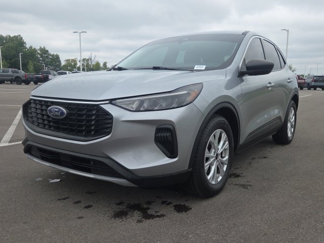 Certified 2023 Ford Escape Active w/ Cold Weather Package FWD image 2