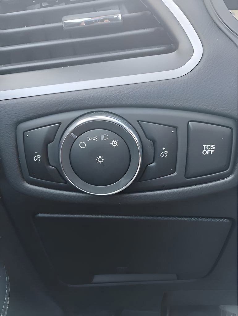 Certified 2024 Ford Edge SEL image 24