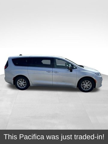 Used 2024 Chrysler Pacifica Touring-L FWD image 1