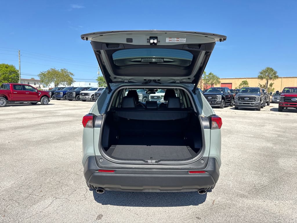 Used 2021 Toyota RAV4 XLE Premium image 27