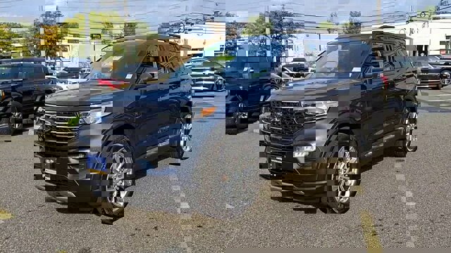 Certified 2022 Ford Explorer XLT w/ Equipment Group 202A image 2