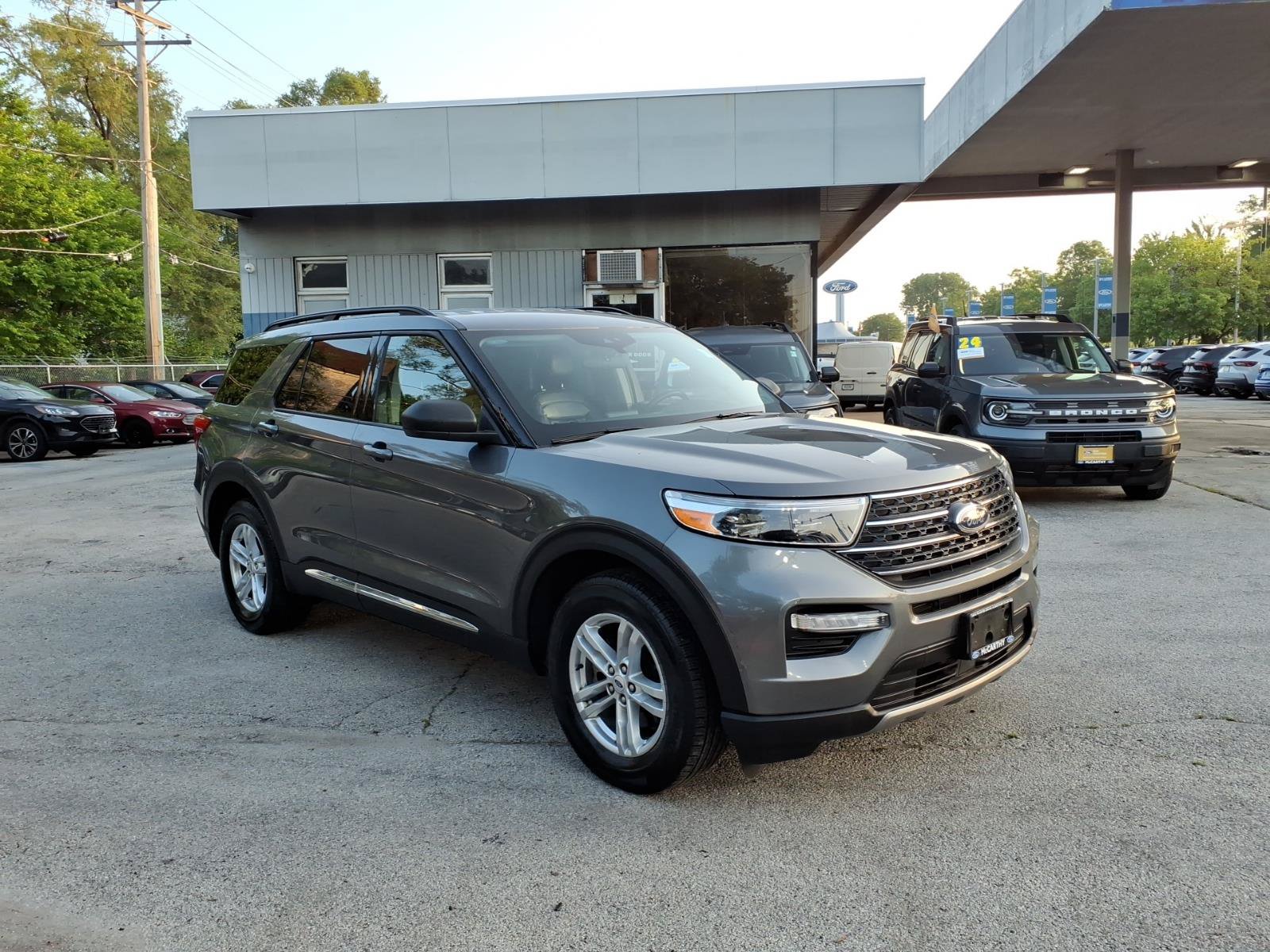 Certified 2023 Ford Explorer XLT w/ Equipment Group 202A AWD/4WD image 1
