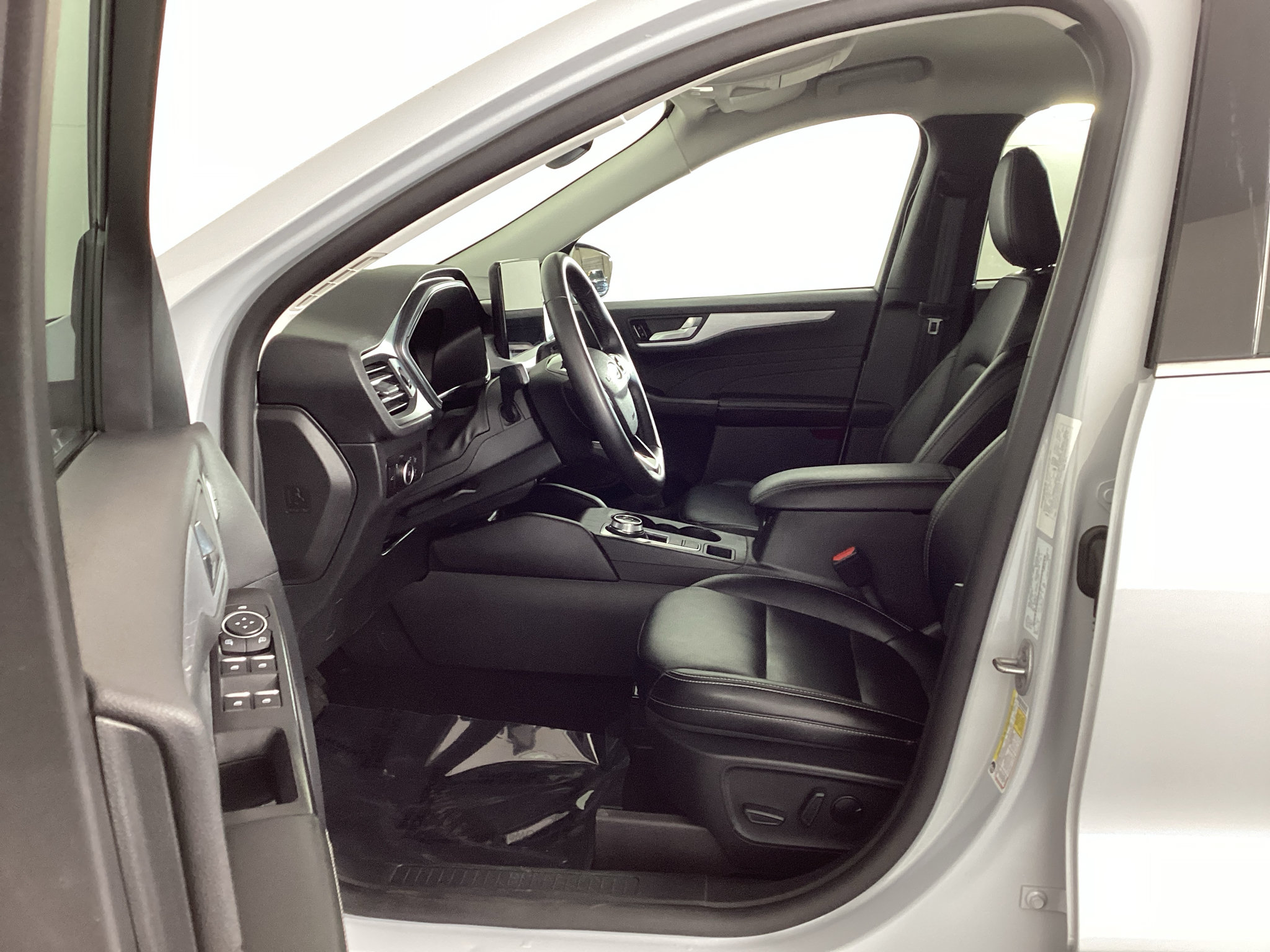 Certified 2025 Ford Escape Platinum AWD/4WD image 16