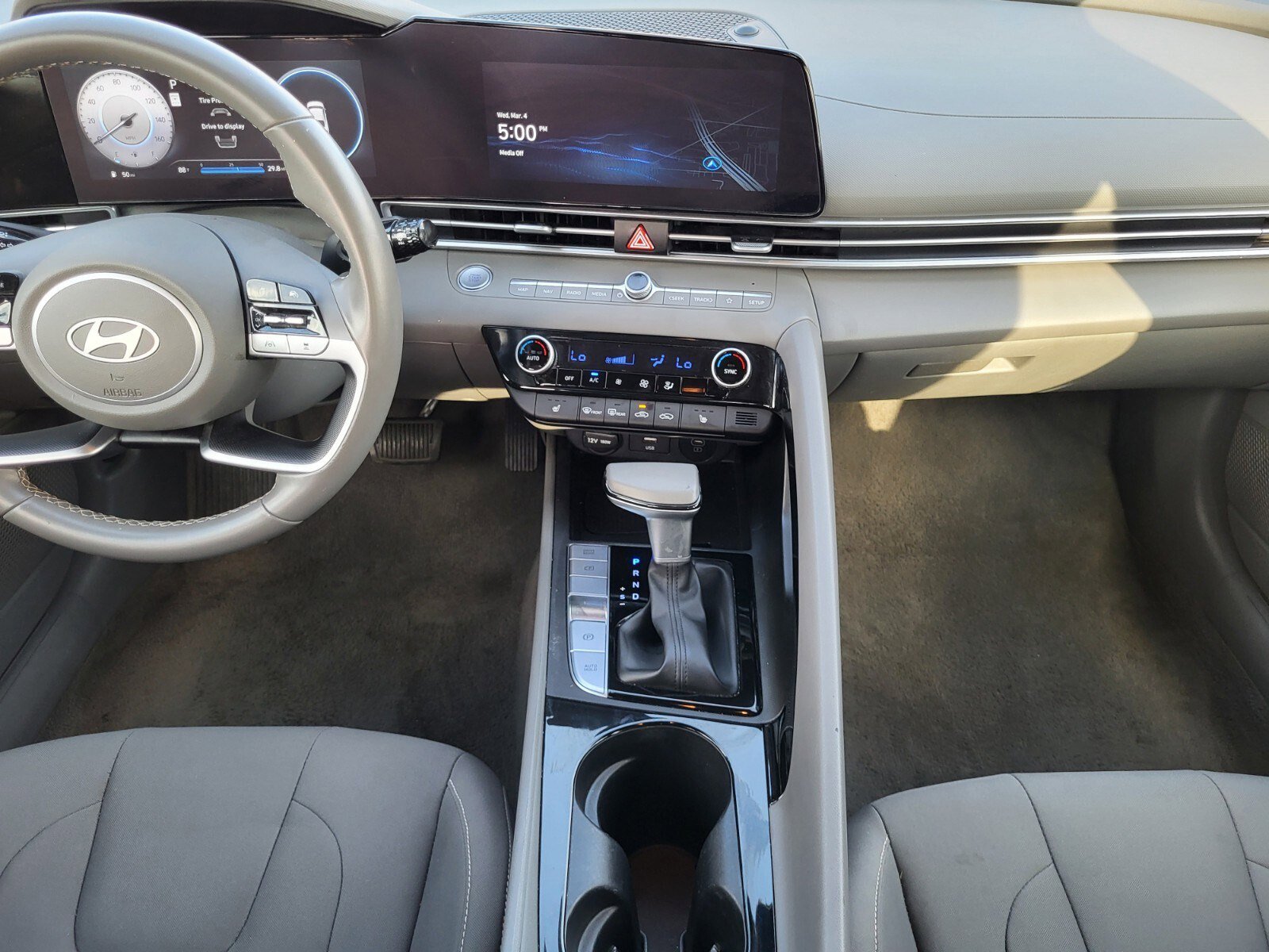 Used 2025 Hyundai Elantra SEL image 15