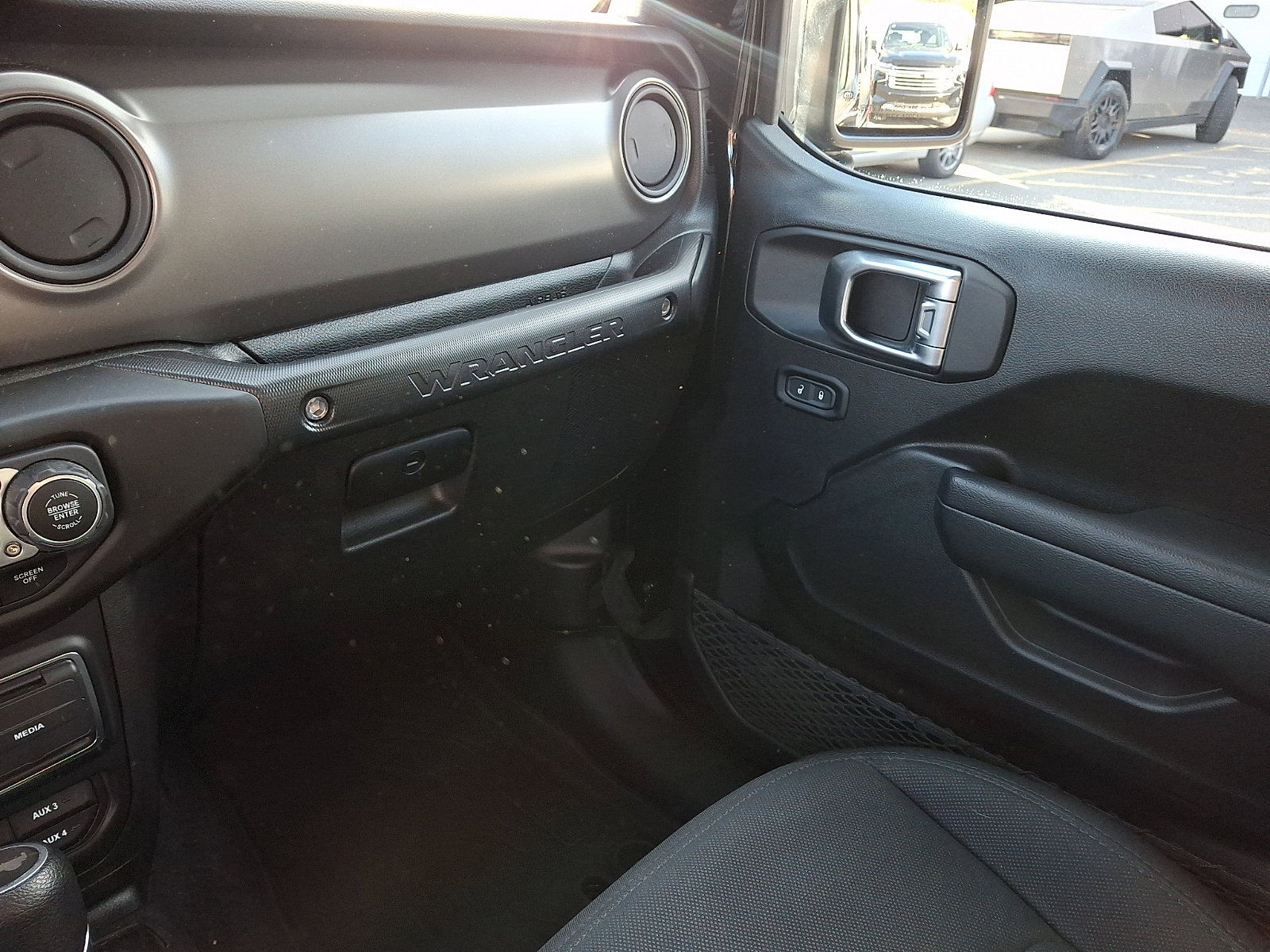 Used 2023 Jeep Wrangler Sport S image 16