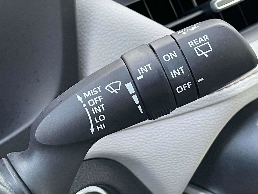 Used 2020 Toyota RAV4 XLE Premium image 23