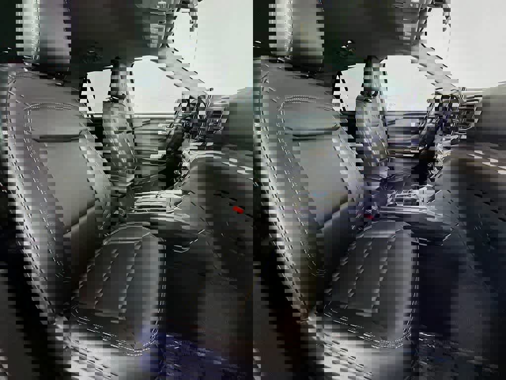 Certified 2022 Ford Explorer XLT w/ Equipment Group 202A image 18