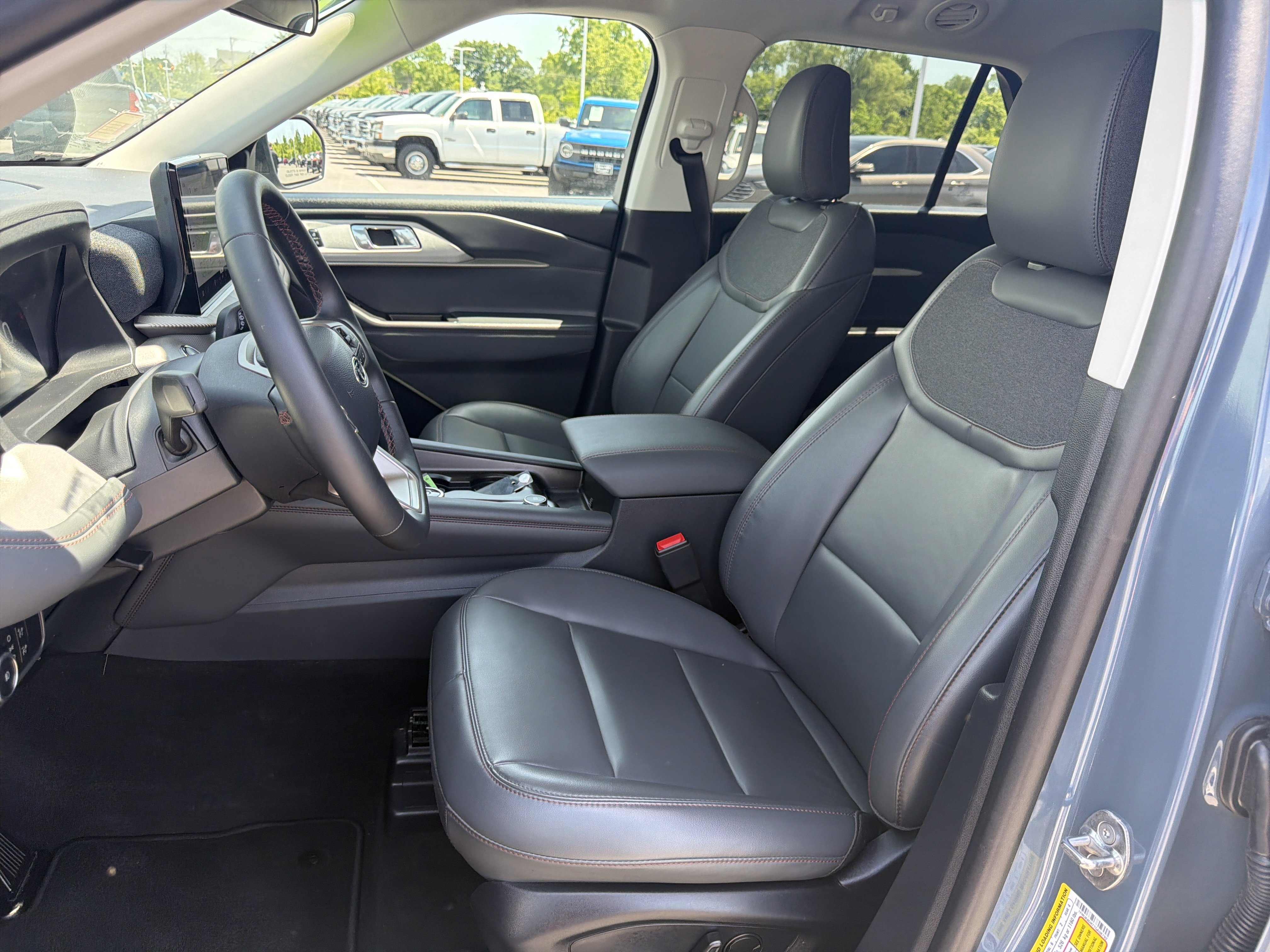 Certified 2026 Ford Explorer Active w/ Active Comfort Package AWD/4WD image 12
