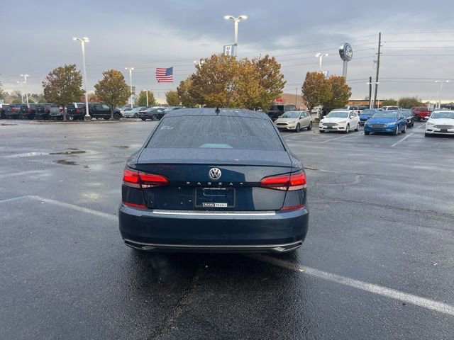 Used 2022 Volkswagen Passat 2.0T SE image 4