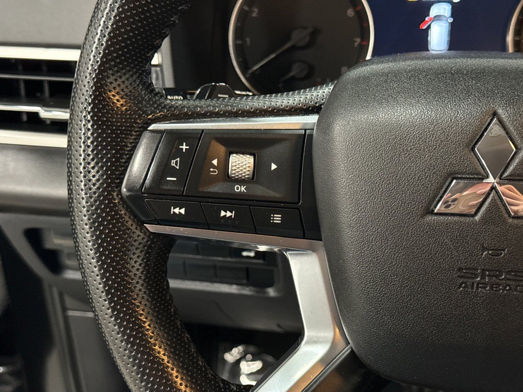 Used 2024 Mitsubishi Outlander SE image 14