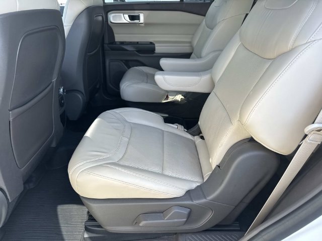 Certified 2020 Ford Explorer Platinum w/ Premium Technology Package AWD/4WD image 17