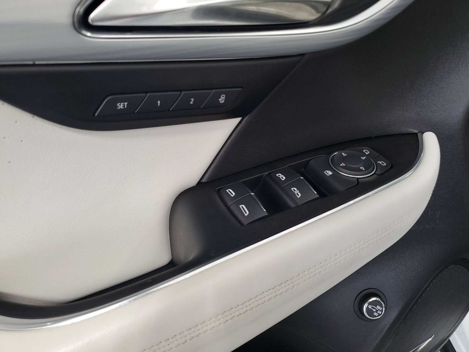 Used 2024 Buick Envision Avenir AWD/4WD image 14