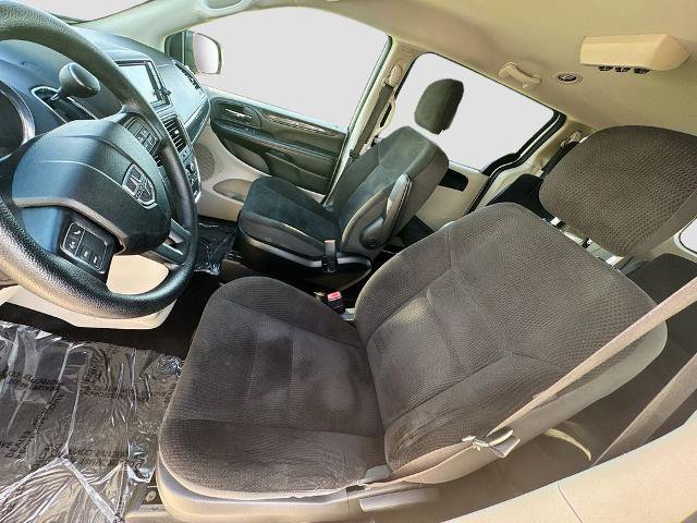 Used 2019 Dodge Grand Caravan SE w/ UConnect Hands-Free Group FWD image 17