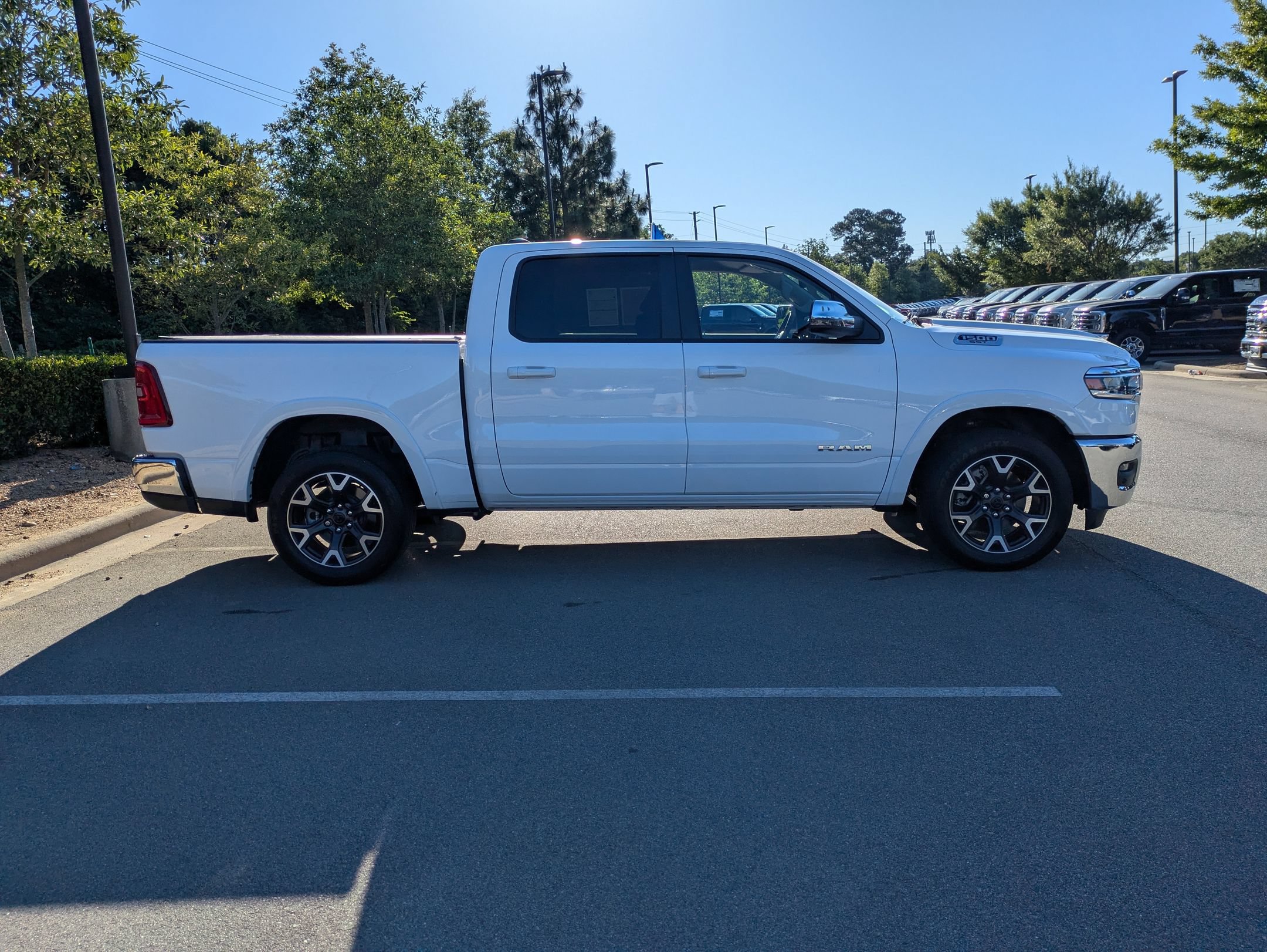 Used 2025 RAM 1500 Laramie AWD/4WD image 3