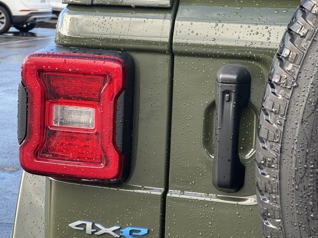 Used 2021 Jeep Wrangler Unlimited Sahara w/ Cold Weather Group image 12