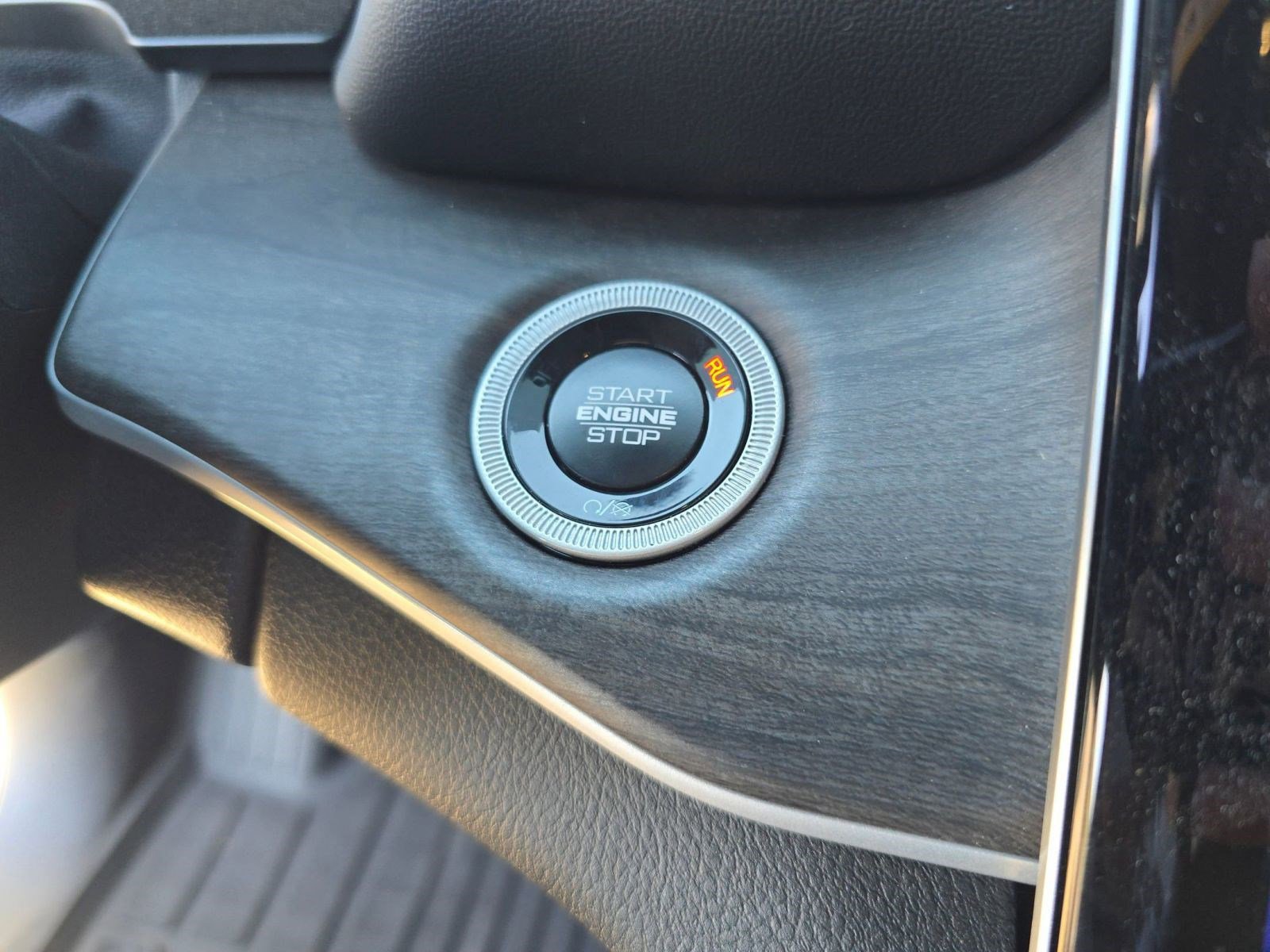 Used 2025 Jeep Grand Cherokee L Limited w/ Luxury Tech Group II image 26