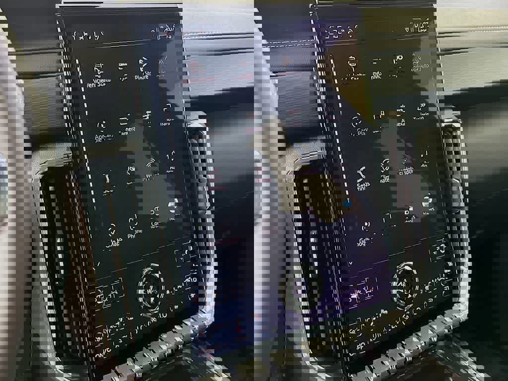 Used 2025 GMC Acadia Elevation image 20