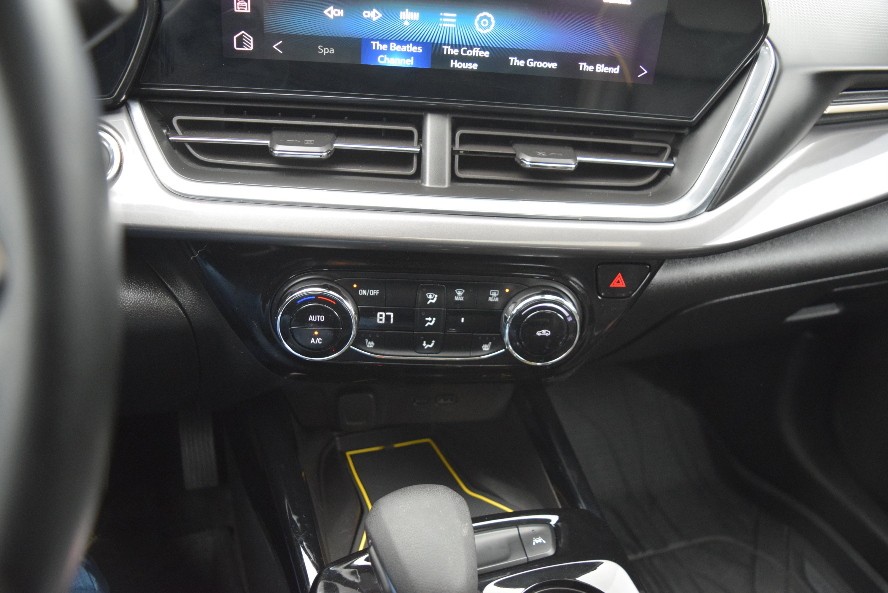 Used 2024 Chevrolet Trax ACTIV w/ Sunroof Package FWD image 18