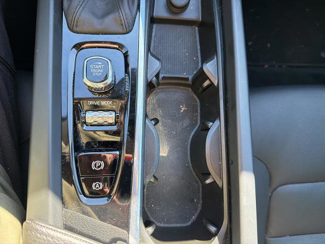 Used 2021 Volvo XC60 T5 Momentum w/ Premium Package image 19