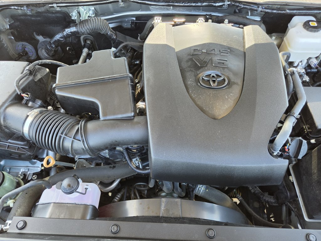 Used 2023 Toyota Tacoma TRD Off-Road w/ Technology Package AWD/4WD image 29