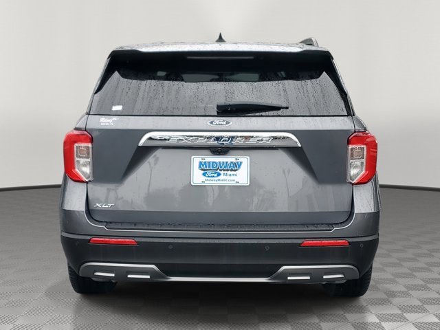 Certified 2022 Ford Explorer XLT w/ Equipment Group 202A image 3