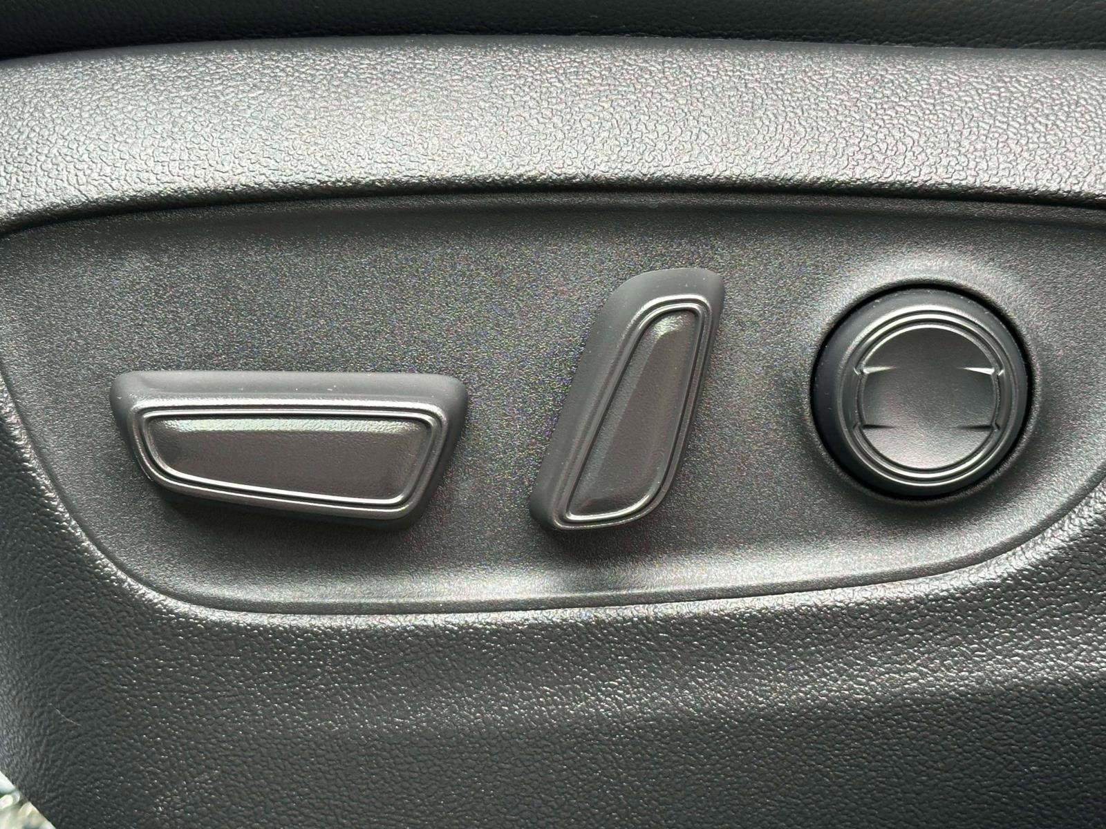 Used 2024 Toyota Highlander XSE image 18