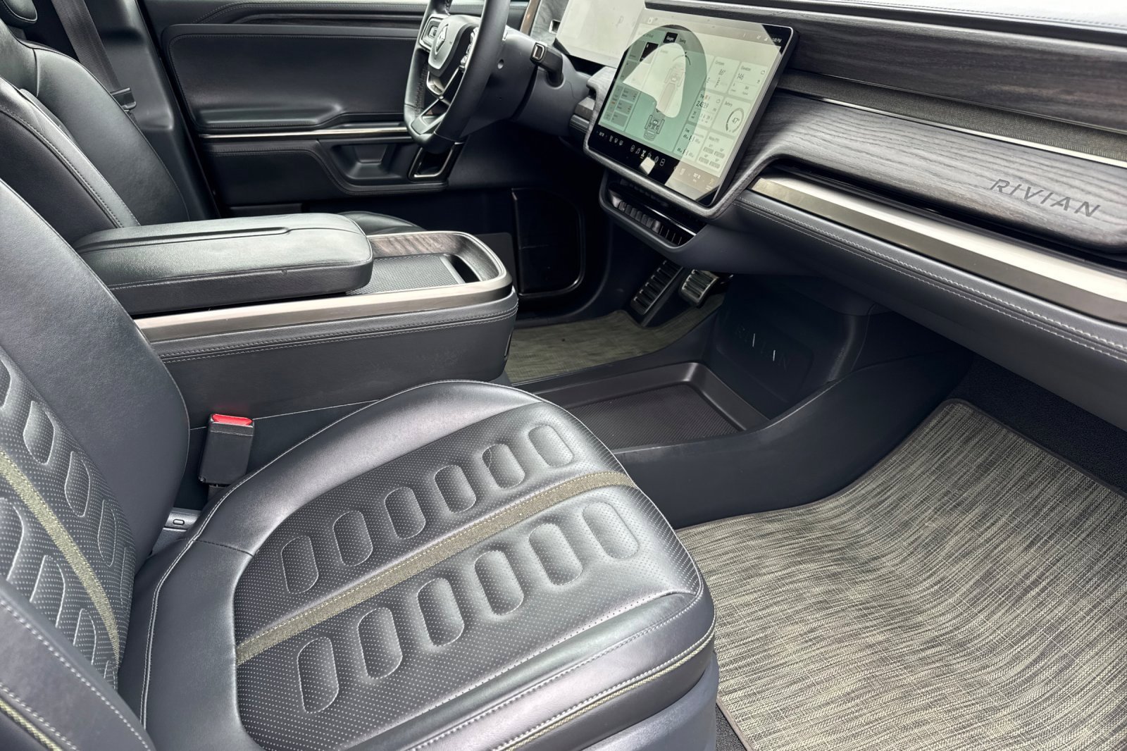 Used 2022 Rivian R1T Launch Edition image 16