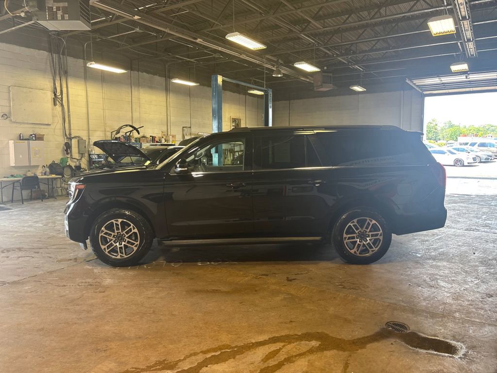 Certified 2025 Ford Expedition Max Active AWD/4WD image 9