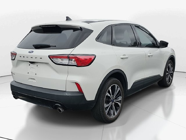Certified 2022 Ford Escape SE w/ SE Sport Appearance Package FWD image 4
