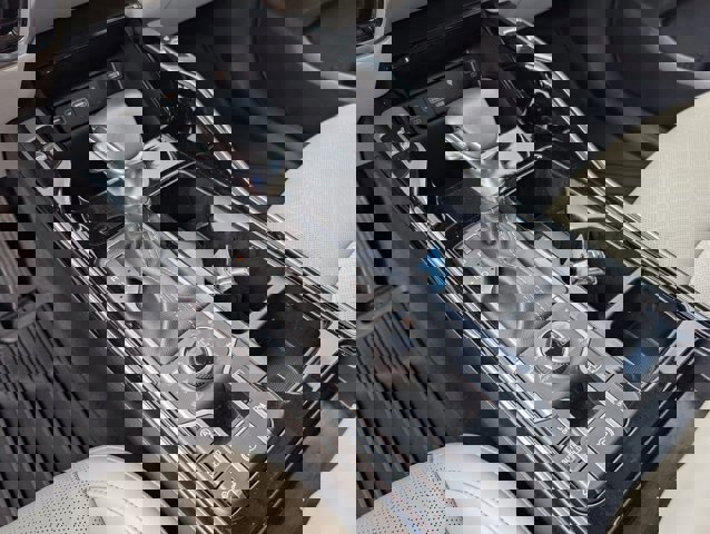 Used 2023 Kia Sorento SX image 16