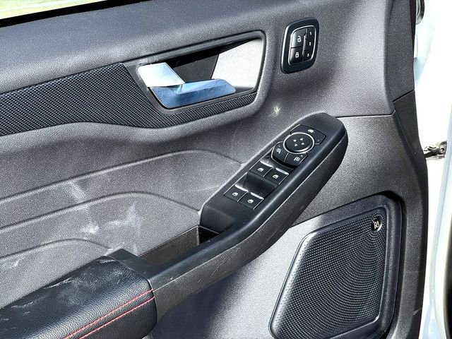 Certified 2024 Ford Escape ST-Line Elite w/ Premium Technology Package image 9