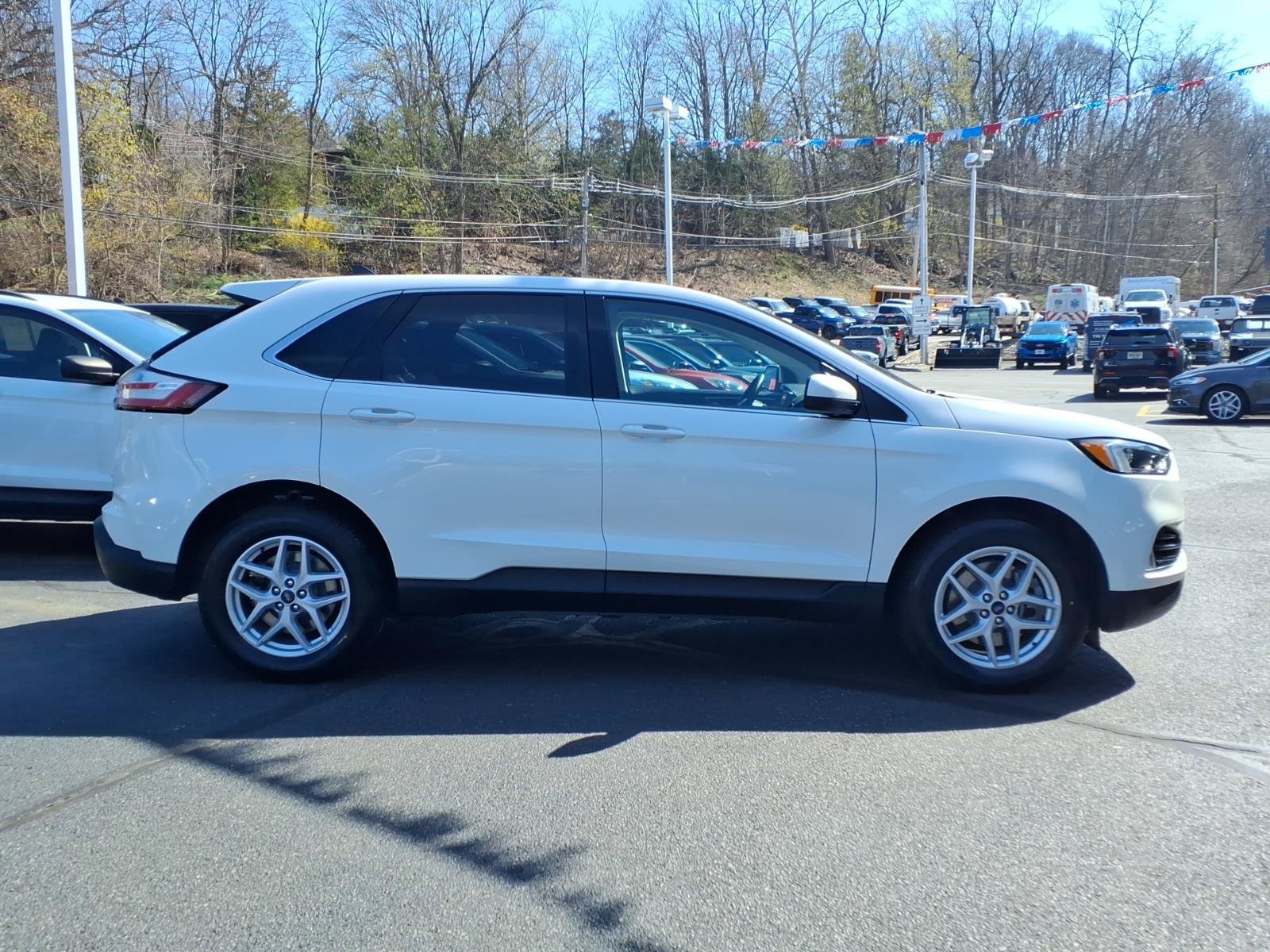Certified 2022 Ford Edge SEL w/ Convenience Package AWD/4WD image 9