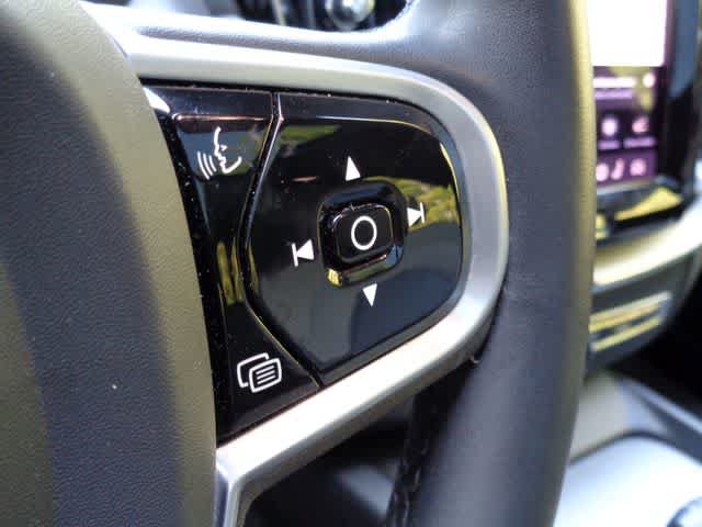 Used 2022 Volvo XC60 B5 R-Design AWD/4WD image 15