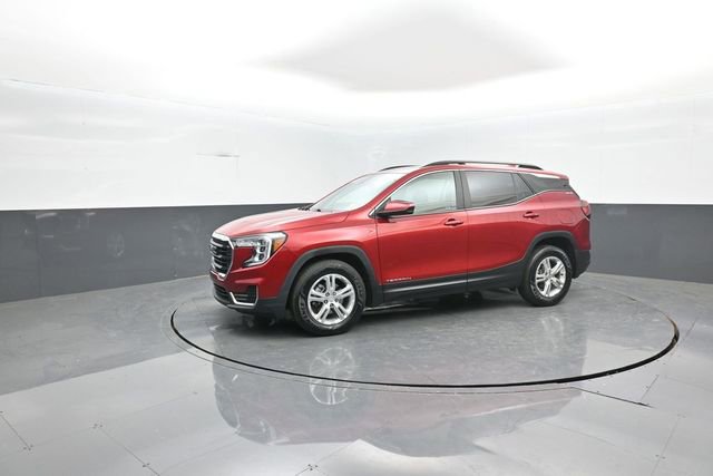 Used 2022 GMC Terrain SLE w/ Driver Convenience Package image 4