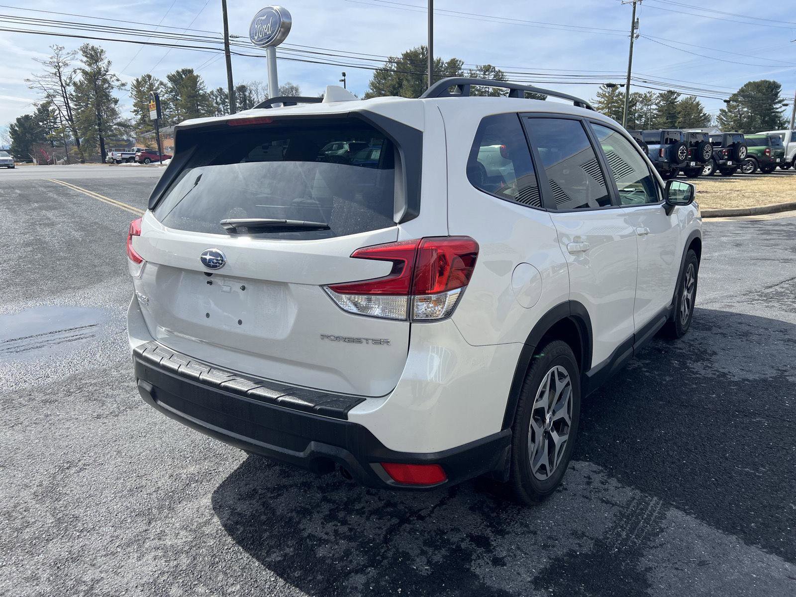 Used 2023 Subaru Forester Premium image 5