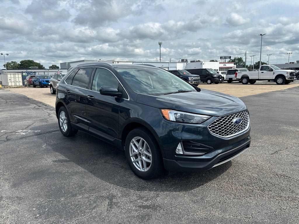 Certified 2024 Ford Edge SEL w/ Convenience Package AWD/4WD image 3