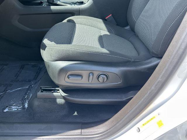 Used 2022 Chevrolet Traverse LT FWD image 16