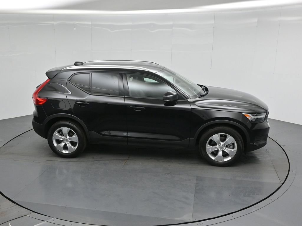 Used 2022 Volvo XC40 T5 Momentum image 51