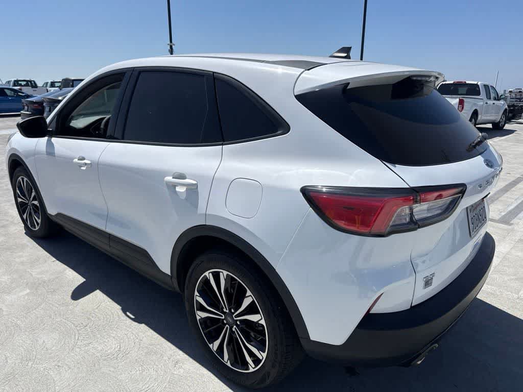 Certified 2022 Ford Escape SE w/ SE Sport Appearance Package FWD image 3