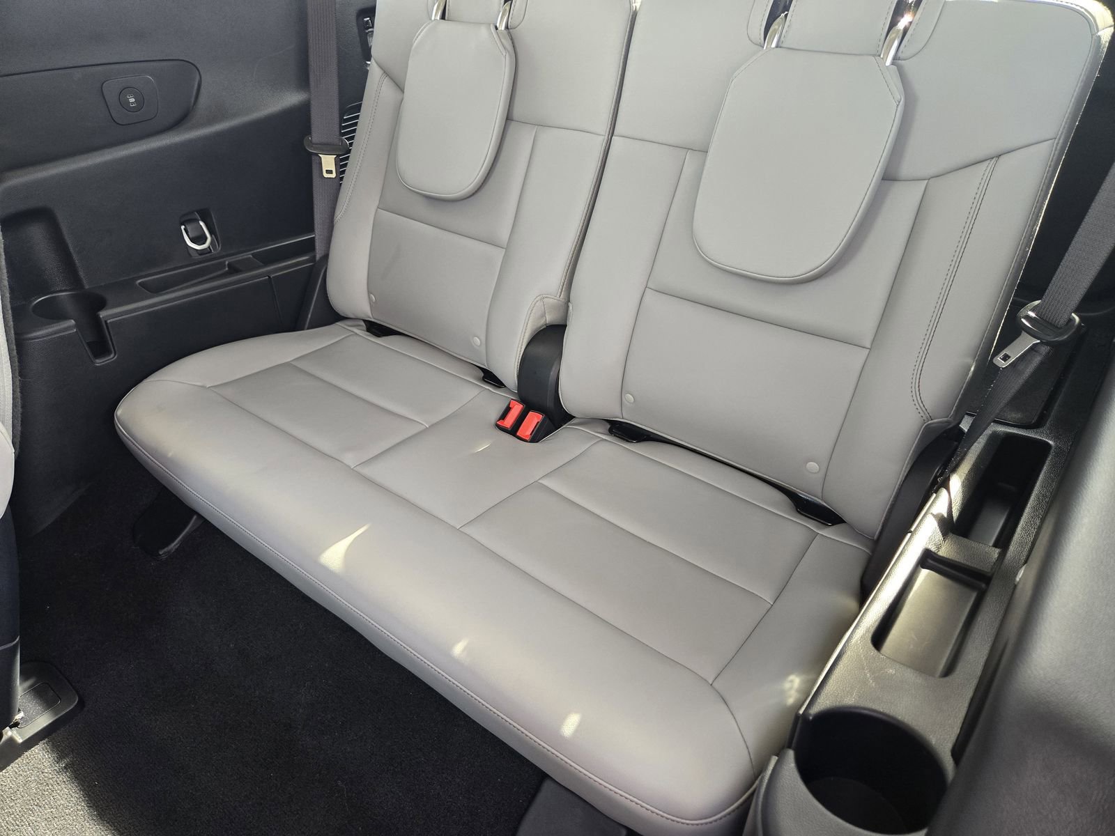 Certified 2025 Ford Explorer Active w/ Active Comfort Package image 31