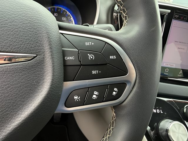 Used 2024 Chrysler Pacifica Touring-L FWD image 19
