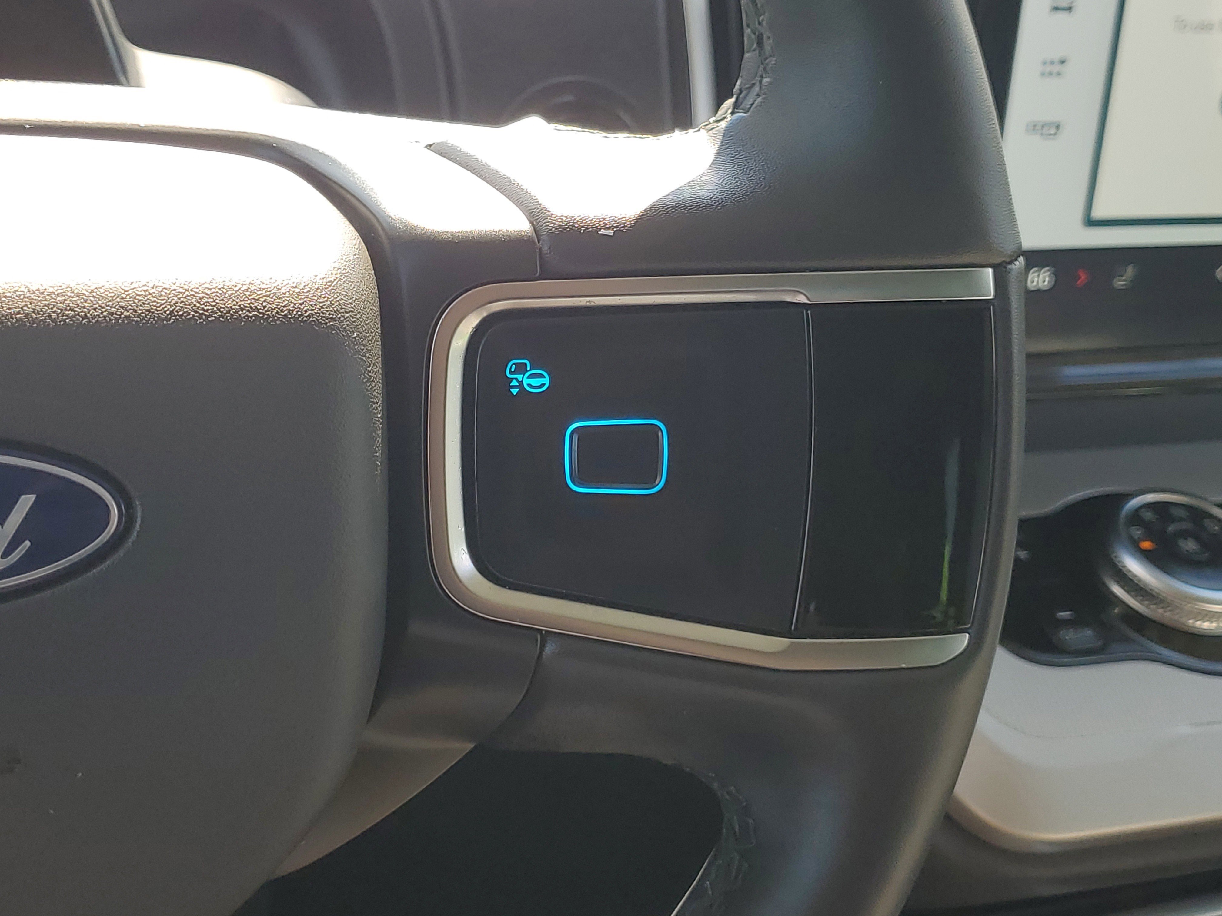 Certified 2025 Ford Expedition Active image 26