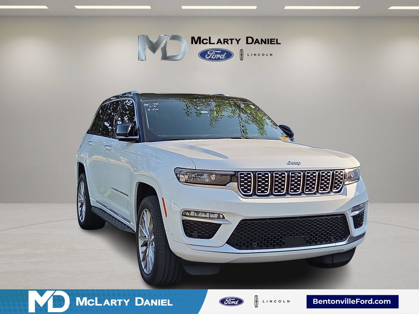 Used 2023 Jeep Grand Cherokee Summit w/ Adv Protech Group IV AWD/4WD image 1