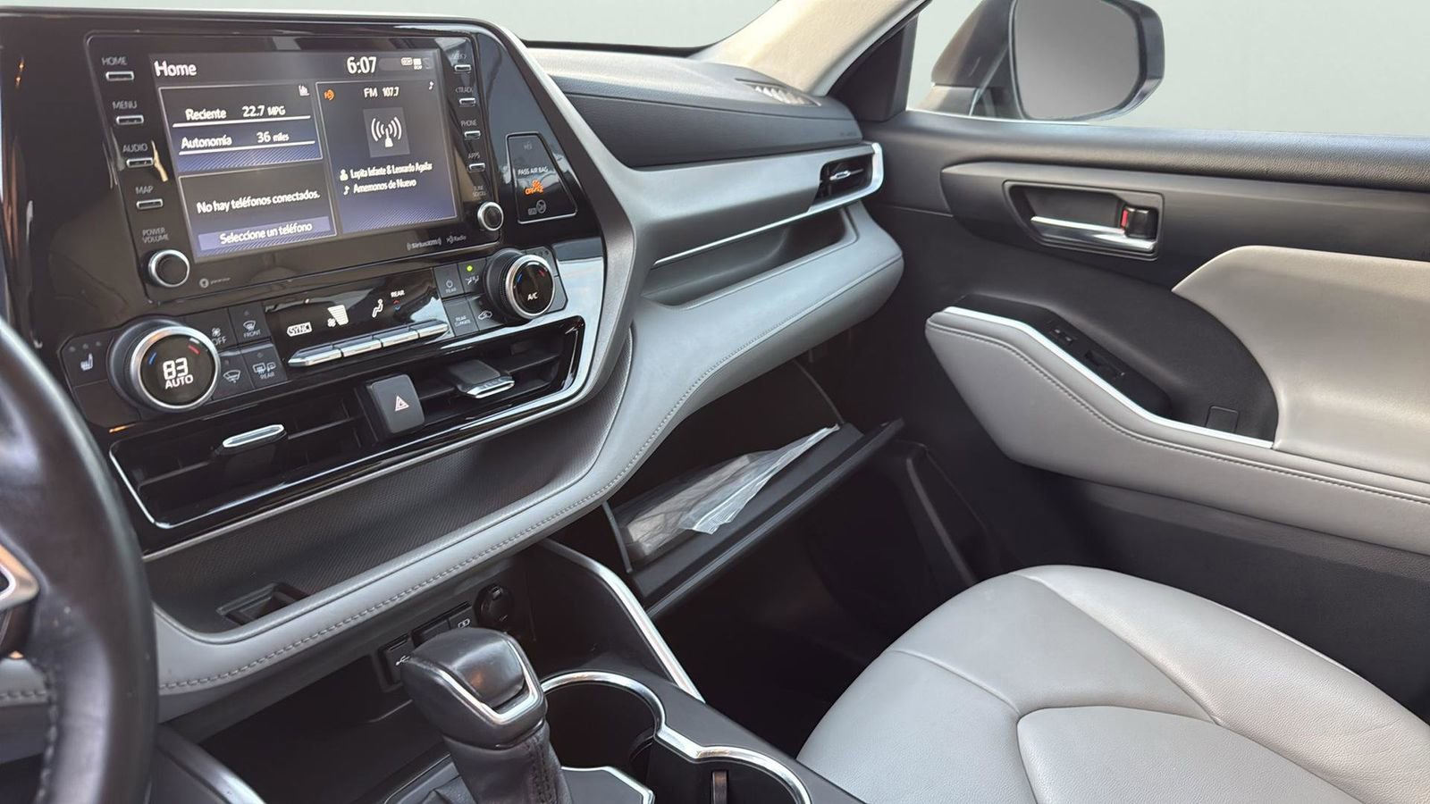 Used 2021 Toyota Highlander XLE image 18