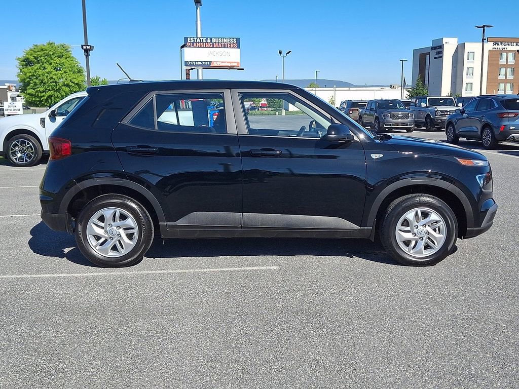 Used 2026 Hyundai Venue SE FWD image 7