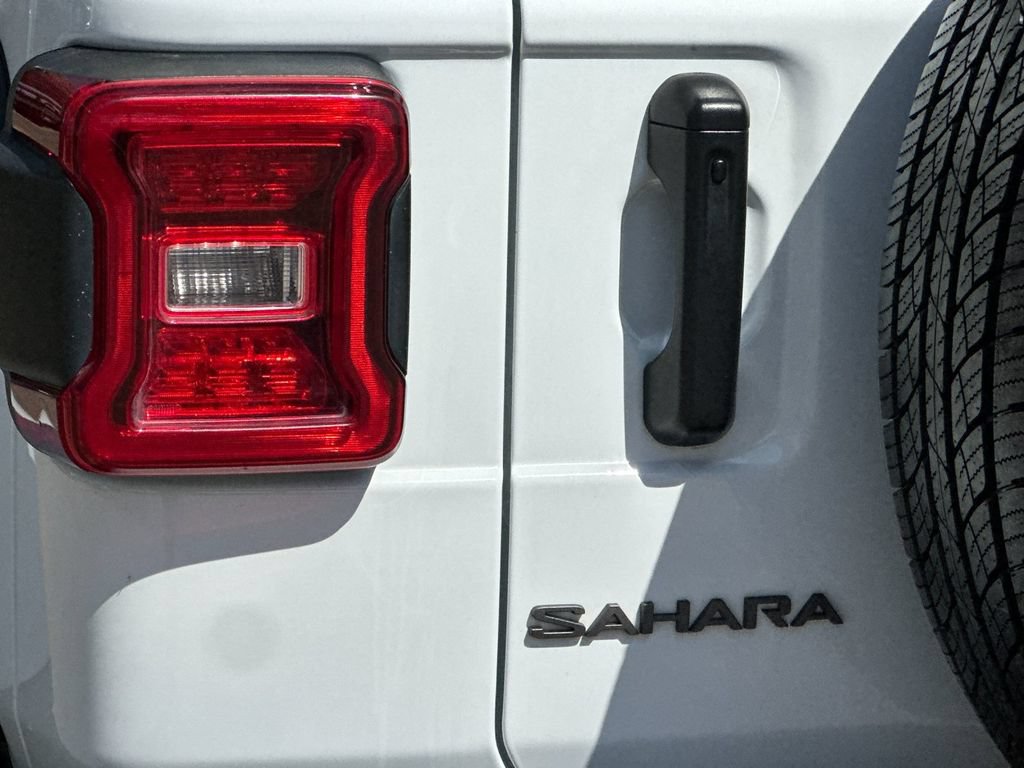 Used 2025 Jeep Wrangler Unlimited Sahara AWD/4WD image 25