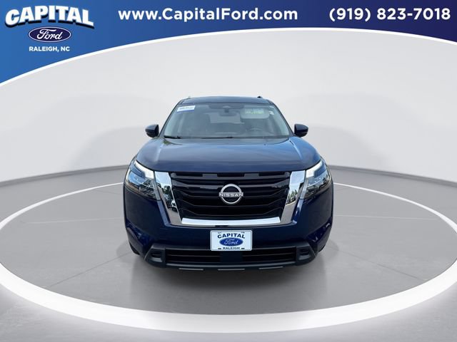 Used 2025 Nissan Pathfinder SV w/ SV Premium Package AWD/4WD image 3