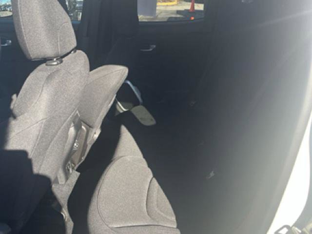 Used 2018 Jeep Renegade Latitude w/ Popular Equipment Group image 12