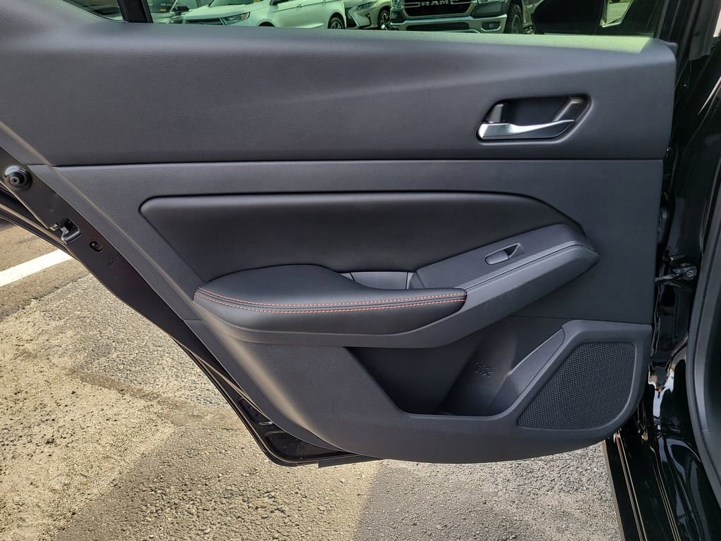 Used 2022 Nissan Altima 2.5 SR w/ Midnight Edition Package FWD image 9