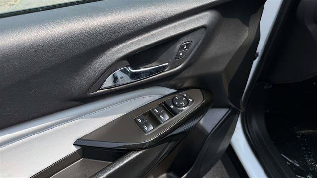 Used 2024 Chevrolet Trax LT w/ Driver Confidence Package FWD image 40